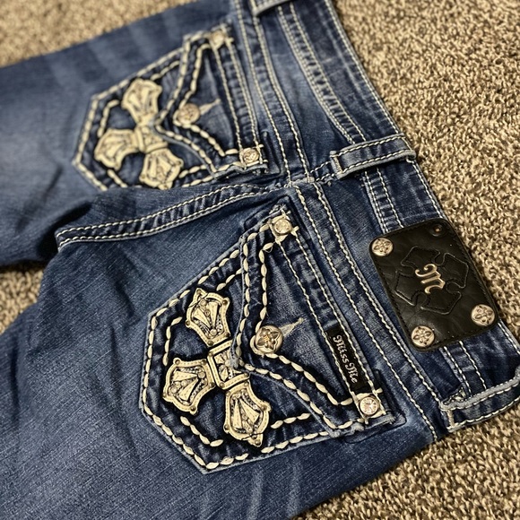 Miss Me Cuffed Capris Size 25 - Picture 4 of 8